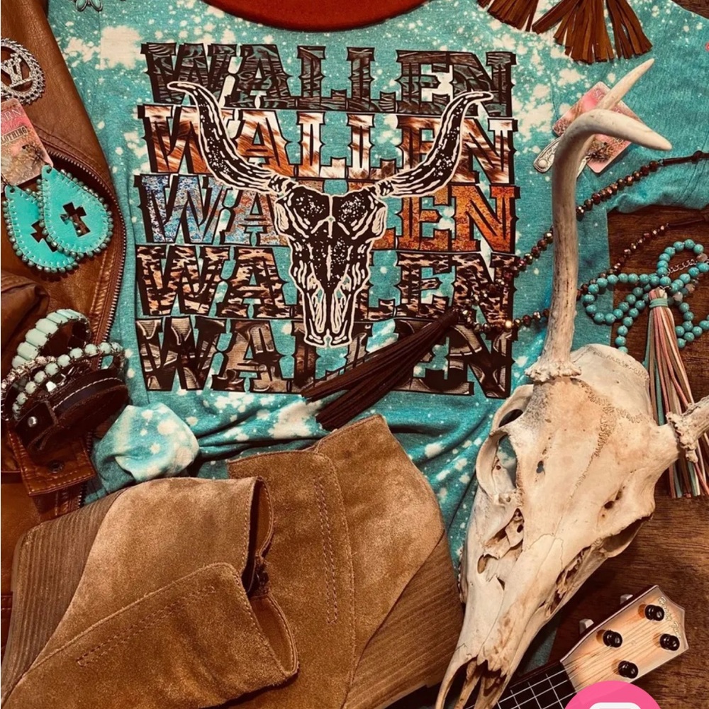 Wallen Teal Graphic T-Shirt